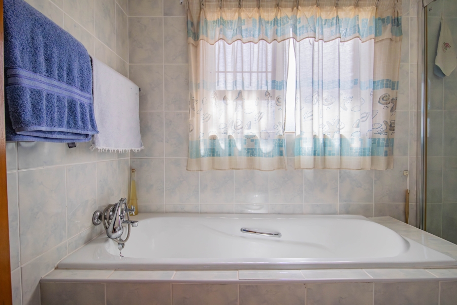 6 Bedroom Property for Sale in Myburgh Park Western Cape